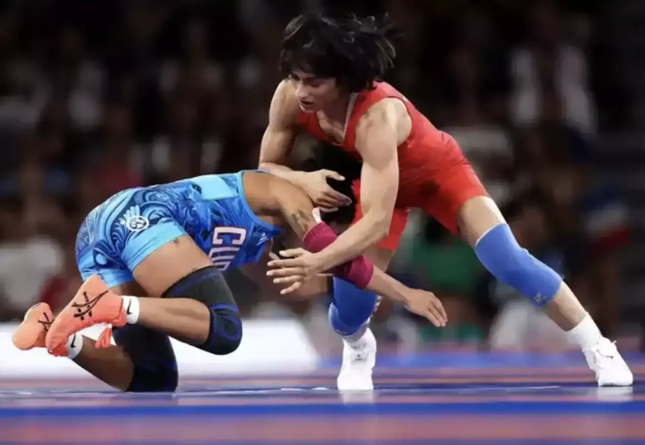 Write a detailed article on why Vinesh Phogat got disqualified